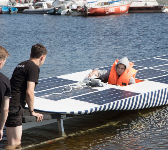 Верхом на солнце. Студенты ТГУ с нуля построили лодку с солнечными панелями