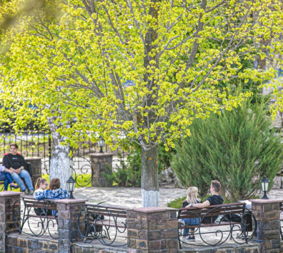 Слушать, читать, смотреть: вспоминаем лучшие материалы апреля 2025 года на «Есть talk!»