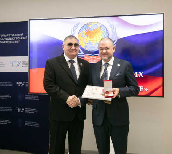 Отметили за заслуги. В ТГУ вручили общественные награды