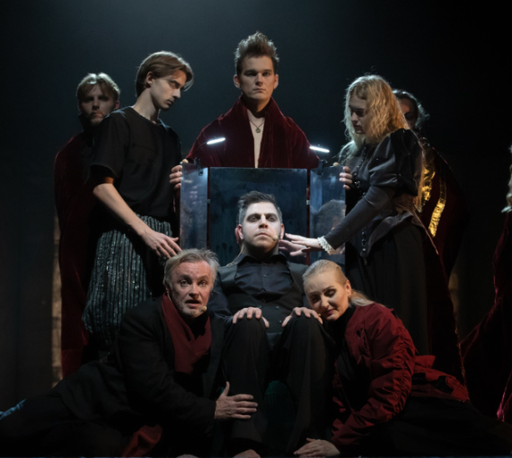 Не нужно думать – нужно чувствовать. В «Колесе» представили премьерный спектакль о любви по сонетам Шекспира